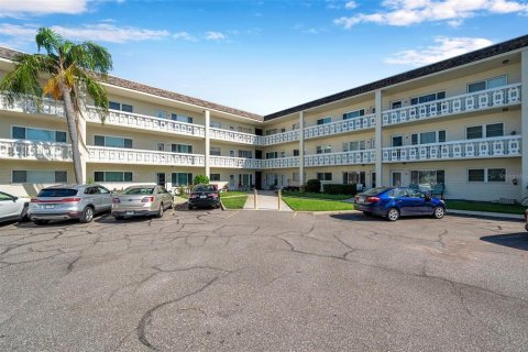 Condo in Clearwater, Florida, 2 bedrooms  № 1622864 - photo 2
