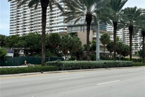 Condo in Hallandale Beach, Florida, 2 bedrooms  № 1922465 - photo 4