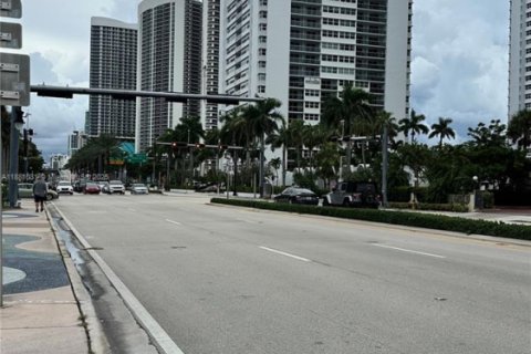Condo in Hallandale Beach, Florida, 2 bedrooms  № 1922465 - photo 6