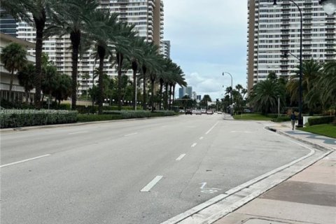 Condo in Hallandale Beach, Florida, 2 bedrooms  № 1922465 - photo 5