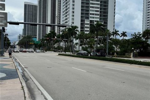 Condo in Hallandale Beach, Florida, 2 bedrooms  № 1922465 - photo 7