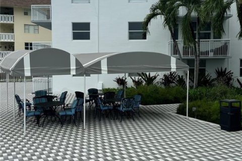 Condo in Hallandale Beach, Florida, 2 bedrooms  № 1922465 - photo 24