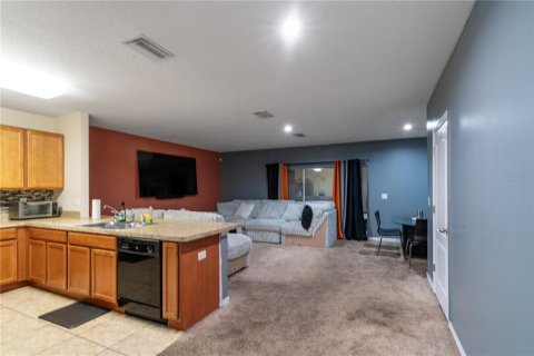 Townhouse in Gibsonton, Florida 3 bedrooms, 137.31 sq.m. № 1543857 - photo 6