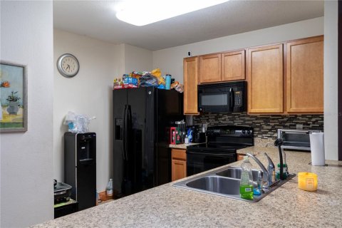 Townhouse in Gibsonton, Florida 3 bedrooms, 137.31 sq.m. № 1543857 - photo 8