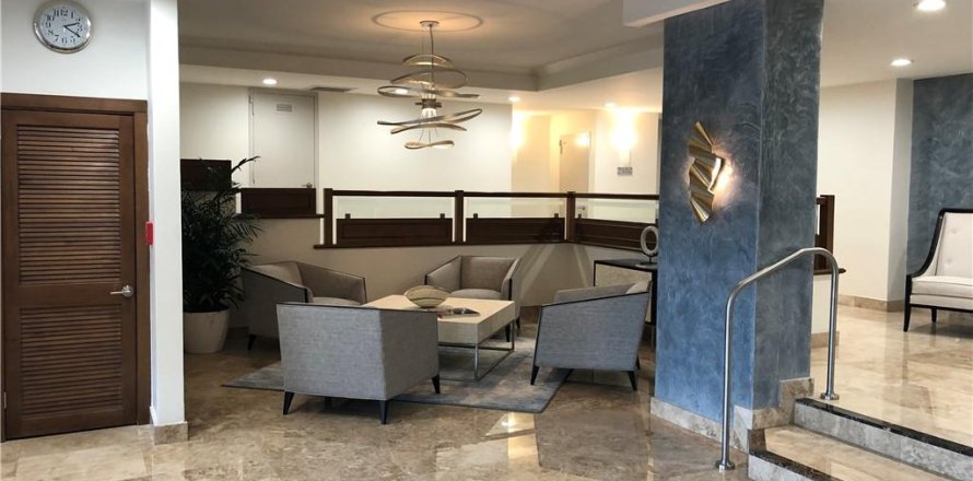 Condo in Lauderdale-by-the-Sea, Florida, 2 bedrooms № 1216292