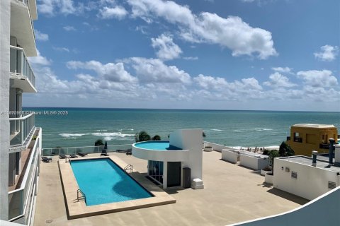 Condominio en venta en Sunny Isles Beach, Florida, 2 dormitorios, 141.21 m2 № 1946363 - foto 1