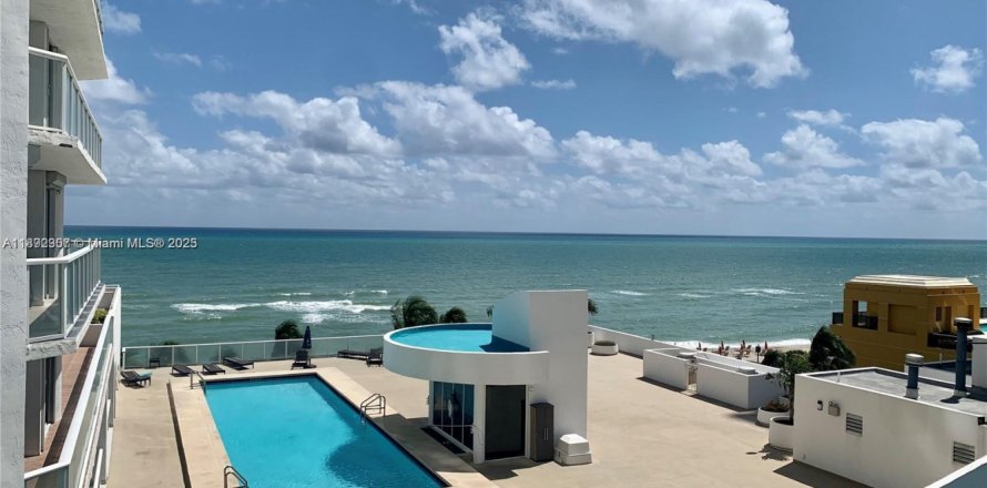 Condominio en Sunny Isles Beach, Florida, 2 dormitorios № 1946363