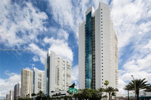 Condominio en venta en Sunny Isles Beach, Florida, 2 dormitorios, 141.21 m2 № 1946363 - foto 18