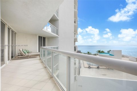 Condominio en venta en Sunny Isles Beach, Florida, 2 dormitorios, 141.21 m2 № 1946363 - foto 2