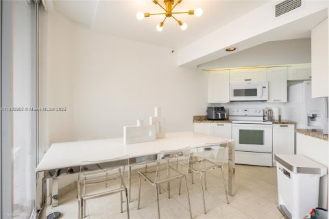 Condominio en venta en Sunny Isles Beach, Florida, 2 dormitorios, 141.21 m2 № 1946363 - foto 9
