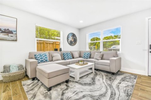 Casa en venta en Pinellas Park, Florida, 3 dormitorios, 110 m2 № 1757512 - foto 5