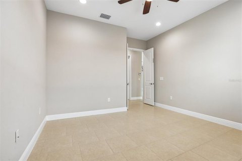 Casa en venta en Wesley Chapel, Florida, 5 dormitorios, 380.34 m2 № 2383514 - foto 20