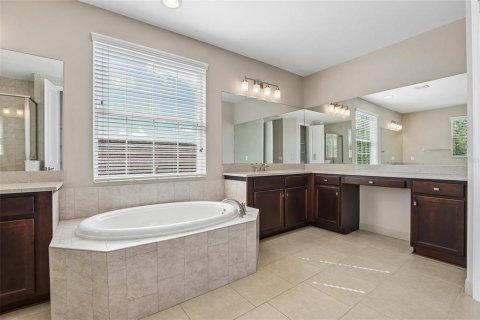 Casa en venta en Wesley Chapel, Florida, 5 dormitorios, 380.34 m2 № 2383514 - foto 29