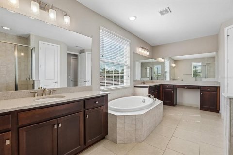 Casa en venta en Wesley Chapel, Florida, 5 dormitorios, 380.34 m2 № 2383514 - foto 28