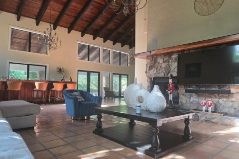 House in Miami, Florida 4 bedrooms, 702.62 sq.m. № 2422844 - photo 9