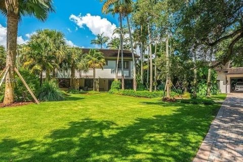 House in Miami, Florida 4 bedrooms, 702.62 sq.m. № 2422844