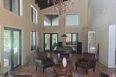 House in Miami, Florida 4 bedrooms, 702.62 sq.m. № 2422844 - photo 4