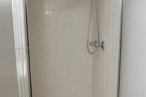 Condominio en alquiler en Miami, Florida, 2 dormitorios, 73.67 m2 № 1990175 - foto 5