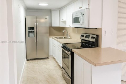 Condominio en alquiler en Miami, Florida, 2 dormitorios, 73.67 m2 № 1990175 - foto 3