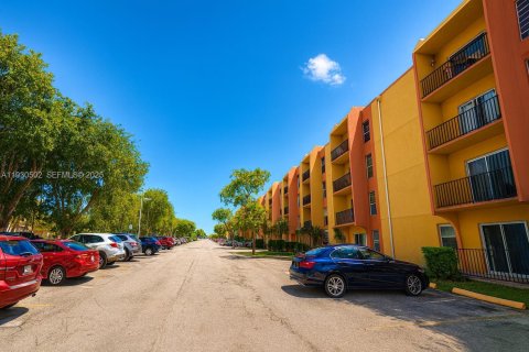 Condominio en alquiler en Miami, Florida, 2 dormitorios, 73.67 m2 № 1990175 - foto 15