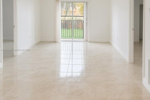 Condominio en alquiler en Miami, Florida, 2 dormitorios, 73.67 m2 № 1990175 - foto 4