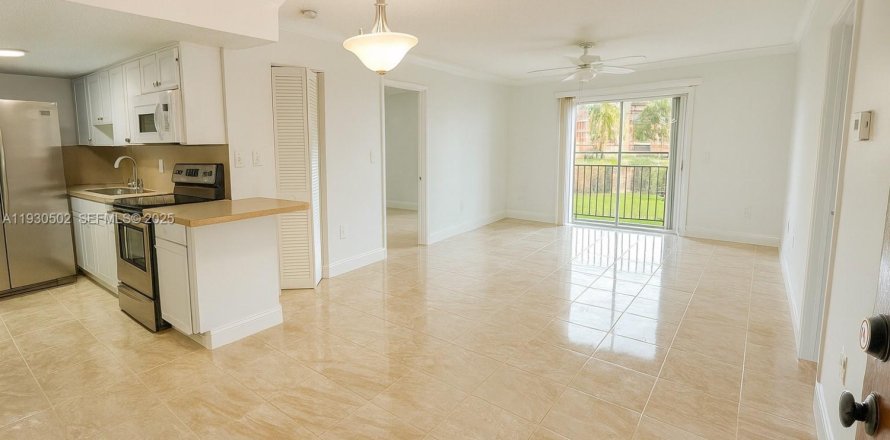 Condominio en Miami, Florida, 2 dormitorios  № 1990175