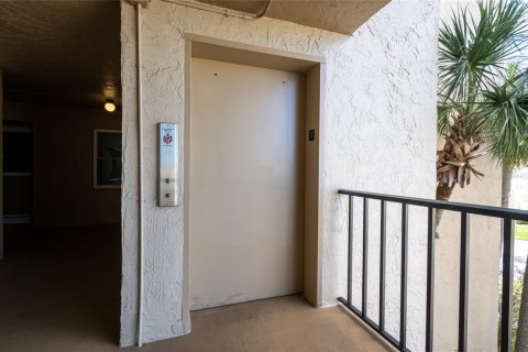 Condominio en venta en Tarpon Springs, Florida, 2 dormitorios, 90.12 m2 № 2142091 - foto 5