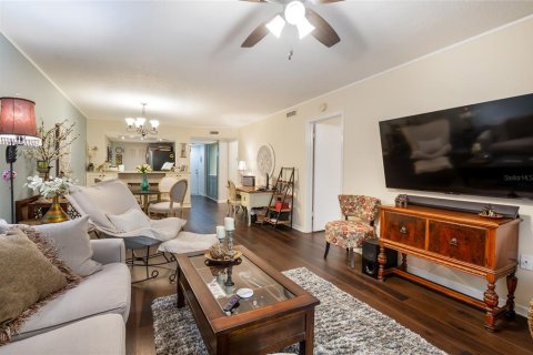 Condominio en venta en Tarpon Springs, Florida, 2 dormitorios, 90.12 m2 № 2142091 - foto 10