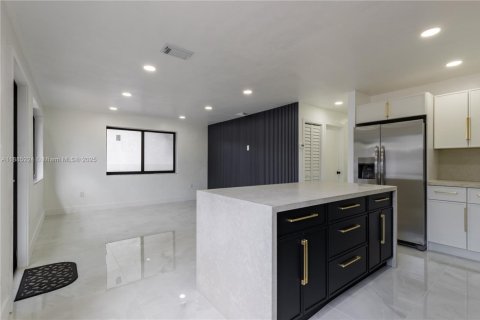 Villa ou maison à vendre à Miami, Floride: 3 chambres, 97.55 m2 № 1977307 - photo 2