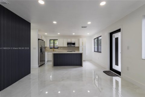 Villa ou maison à vendre à Miami, Floride: 3 chambres, 97.55 m2 № 1977307 - photo 5