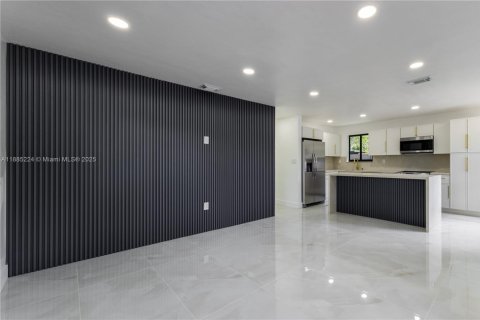 Villa ou maison à vendre à Miami, Floride: 3 chambres, 97.55 m2 № 1977307 - photo 6