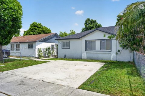 Villa ou maison à Miami, Floride 3 chambres, 89.19 m2 № 2293231