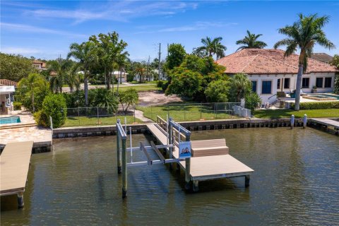 Terreno en venta en Saint Petersburg, Florida № 1910443 - foto 10