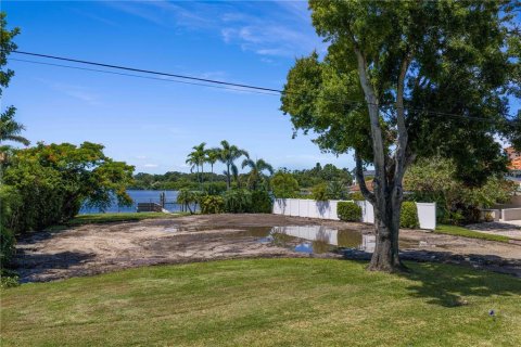 Terreno en venta en Saint Petersburg, Florida № 1910443 - foto 2