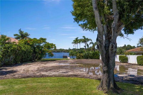 Terreno en venta en Saint Petersburg, Florida № 1910443 - foto 6