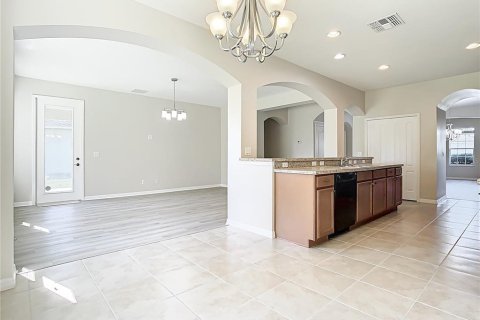 House in Orlando, Florida 5 bedrooms, 297.94 sq.m. № 1652550 - photo 15