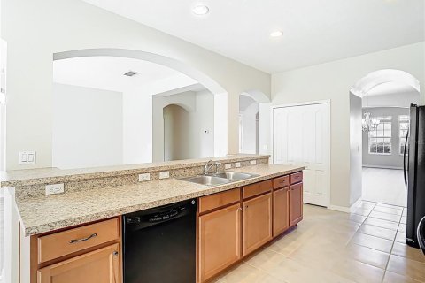 House in Orlando, Florida 5 bedrooms, 297.94 sq.m. № 1652550 - photo 13