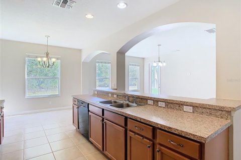 House in Orlando, Florida 5 bedrooms, 297.94 sq.m. № 1652550 - photo 12
