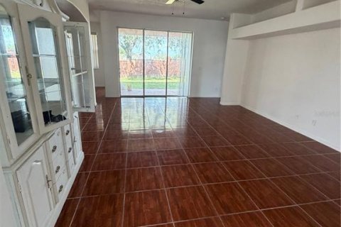 Villa ou maison à louer à Clermont, Floride: 4 chambres, 319.96 m2 № 2416474 - photo 4