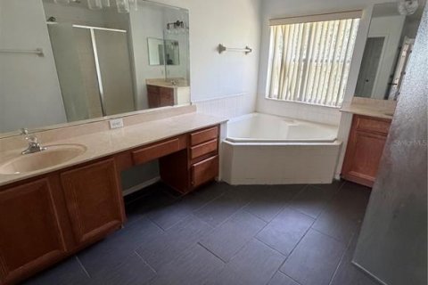 Villa ou maison à louer à Clermont, Floride: 4 chambres, 319.96 m2 № 2416474 - photo 16