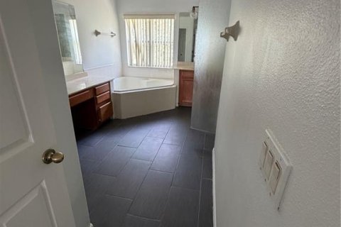 Villa ou maison à louer à Clermont, Floride: 4 chambres, 319.96 m2 № 2416474 - photo 8