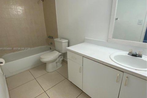 Condo in Hialeah, Florida, 2 bedrooms № 2068719 - photo 24
