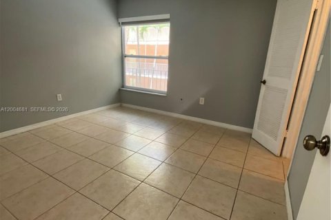 Condo in Hialeah, Florida, 2 bedrooms № 2068719 - photo 14