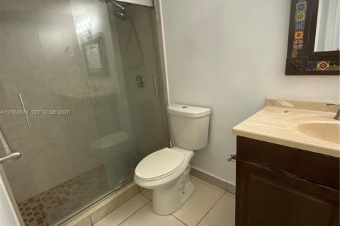 Condo in Hialeah, Florida, 2 bedrooms № 2068719 - photo 17