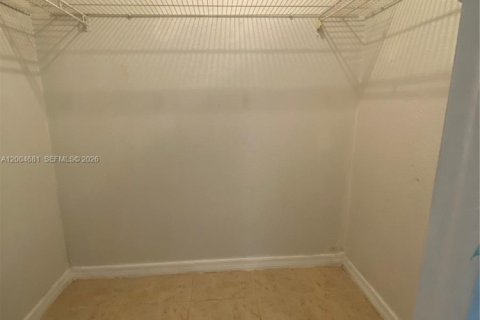 Condo in Hialeah, Florida, 2 bedrooms № 2068719 - photo 15