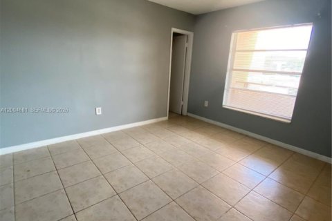 Condo in Hialeah, Florida, 2 bedrooms № 2068719 - photo 18