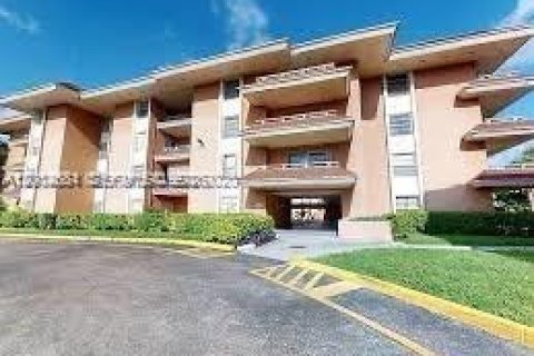 Condo in Hialeah, Florida, 2 bedrooms № 2068719