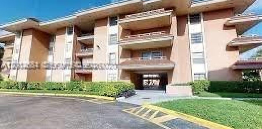 Condo in Hialeah, Florida, 2 bedrooms № 2068719