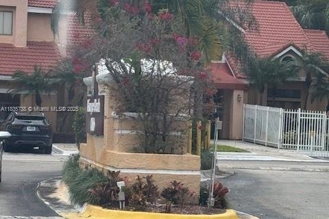 Condominio en alquiler en Miami, Florida, 2 dormitorios, 90.95 m2 № 1935306 - foto 3