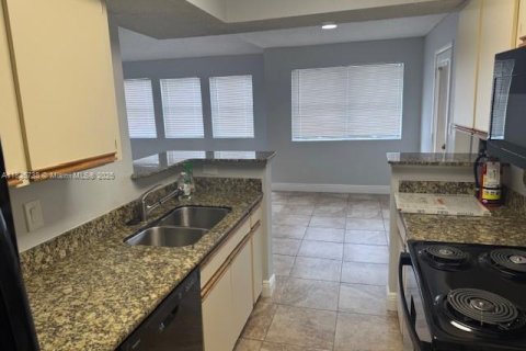 Condominio en alquiler en Miami, Florida, 2 dormitorios, 90.95 m2 № 1935306 - foto 10